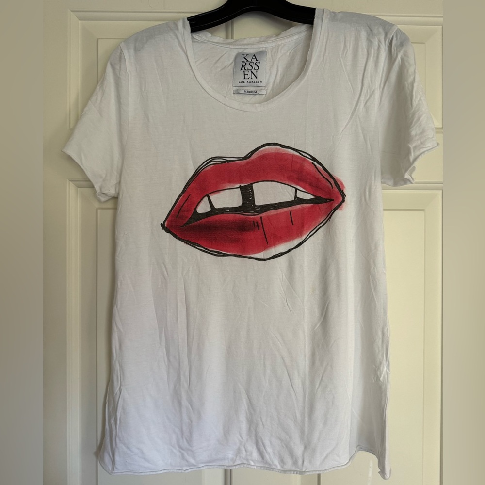 ZOE KARSSEN DISTRESSED T-SHIRT LIPS GRAPHIC